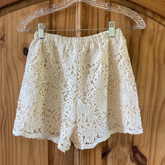 She + Sky Pants - Women She + Sky ivory white lace dressy shorts size M - NWT